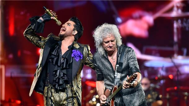 Adam Lambert (l) und Brian May von Queen bei einem Auftritt in Chicago 2019.