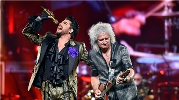 Adam Lambert (l) und Brian May von Queen bei einem Auftritt in Chicago 2019.