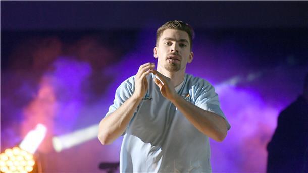 „Addi“ on fire: In der Bremerhavener Stadthalle empfangen die Eisbären den BBC Bayreuth am 29. Dezember zu Adrian „Addi“ Breitlauchs Jubiläumsspiel.