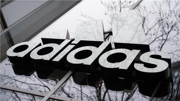 Adidas ist von Investoren verklagt worden.