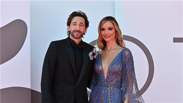 Adrien Brody und seine Partnerin Georgina Chapman bei der Premiere des Films in Venedig.
