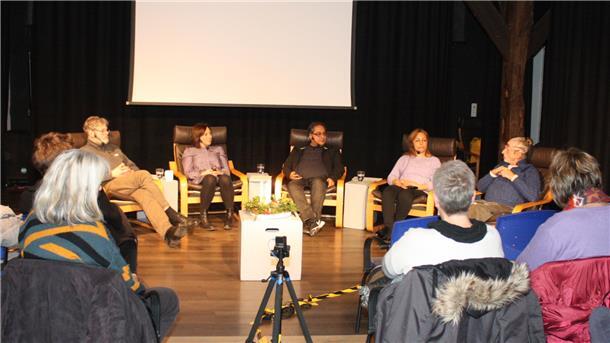 Diskussionsrunde beim Biografischen Café über Adventsrituale