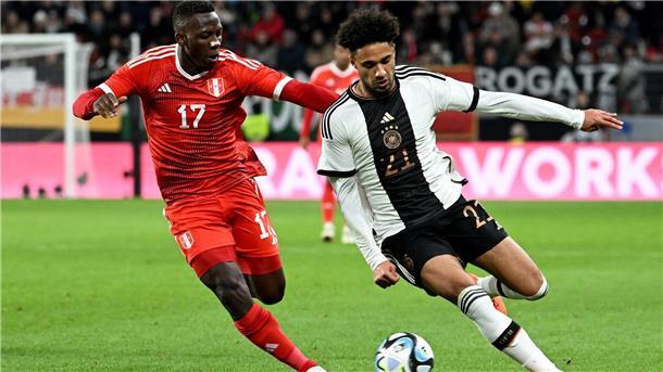 Advincula war im vorigen Jahr auch im Länderspiel gegen Deutschland dabei.