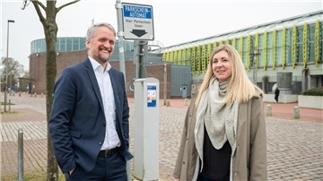 Änderungen an der Stadthalle haben Geschäftsführer Othmar Gimpel und Mitarbeiterin Kathrin Briese verkündet.