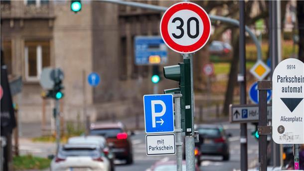 Änderungen der StVO: Tempo-30-Zonen sollen ab jetzt einfacher eingerichtet werden können. (Archivbild)