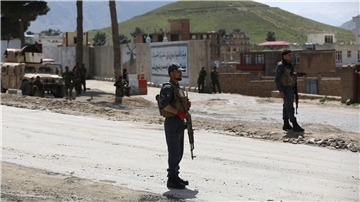 Afghanische Sicherheitskräfte stehen in Kabul Wache. Immer wieder kommt es in der afghanischen Hauptstadt zu Selbstmordanschlägen.