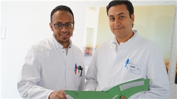 Ahmed Saeed (links) verstärkt seit Anfang Mai das Team der Kardiologie unter der Leitung von Chefarzt Ahmed Nasef (rechts).