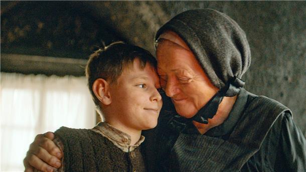 Diese Filme kommen neu ins Kino Ahnl (Marianne Sägebrecht) kümmert sich um Andreas (Ivan Gustafik).