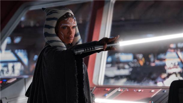 Ahsoka Tano (Rosario Dawson) in einer Szene aus „Ahsoka“.