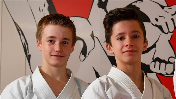 Aidan (links) und Aaric Lück von der Karateschule Nippon aus Bremerhaven fahren zur Karate-EM.