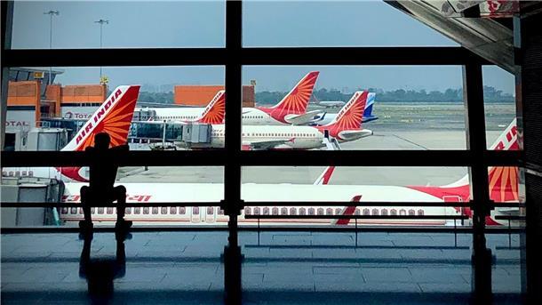 Mann uriniert in Flieger auf Frau - 4 Monate Flugverbot Air-India-Flugzeuge auf dem internationalen Flughafen Indira Gandhi in Neu-Delhi.