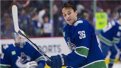 Akito Hirose, hier im Trikot des NHL-Clubs Vancouver Canucks, konnte im vergangenen Jahr mit den Abbotsford Canucks den Calder Cup in der American Hockey League (AHL) gewinnen.
