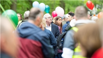 Aktionsbündnis demonstriert für den Erhalt von Kinderklinik und Frühchenstation in Reinkenheide.