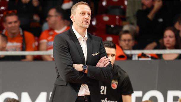 Aktuell steht Arne Woltmann als Interimstrainer bei den Bamberg Baskets in der Verantwortung. Der Bremerhavener wird den Franken über die Saison hinaus die Treue halten.