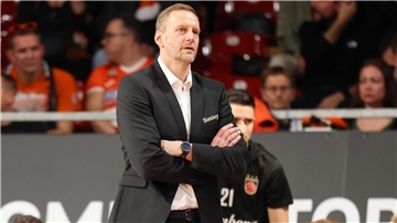Aktuell steht Arne Woltmann als Interimstrainer bei den Bamberg Baskets in der Verantwortung. Der Bremerhavener wird den Franken über die Saison hinaus die Treue halten.