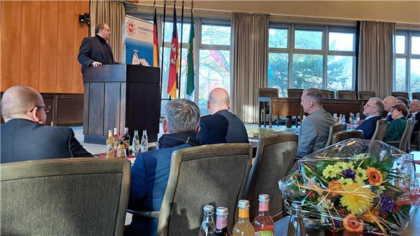 Bei der Amtsübergabe (von links): Landrat Thorsten Krüger, der neue Polizeidirektor Michael Hasselmann, Ministerin Daniela Behrens und Vorgänger Arne Schmidt im Kreishaus.