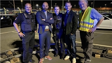 Aktueller Dreh auf dem BLG-Gelände, René Maréchal (rechts) mit Schauspielern und anderen Komparsen.