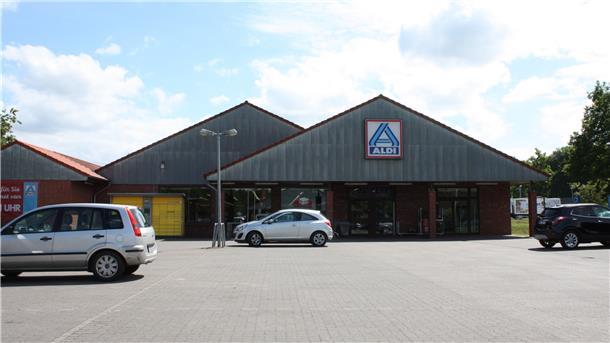 Aldi möchte aus dem Gewerbegebiet Döhrenacker (Foto) an den Amtsdamm umziehen, näher an die Hagener Ortsmitte. Jetzt ist die Chance wieder da.