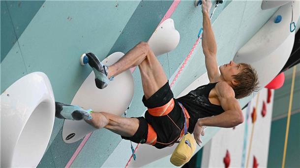 Deutsche Kletterer verpassen Finals bei Olympia Alexander Megos in der Lead-Route, bevor er wegrutschte.