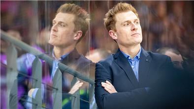 Alexander Sulzer wird vom Co-Trainer zum Cheftrainer der Fischtown Pinguins befördert.