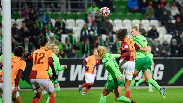 Popp mit Dreierpack im Wolfsburger Jubiläumsspiel Alexandra Popp (r) bringt den VfL gegen Galatasaray auf die Siegstraße.