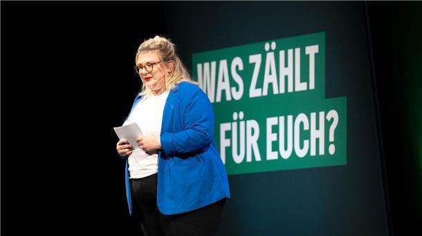 Bremer Grünen-Kandidatin fordert Investitionen in Häfen Alexandra Werwath, Spitzenkandidatin der Bremer Grünen zur Europawahl, spricht bei einem Wahlkampftermin vor der Europawahl vom Grünen-Landesverband Bremen.