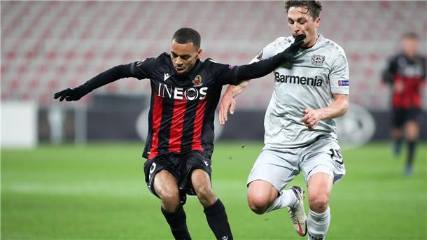 FC Augsburg holt Mittelfeldspieler Claude-Maurice Alexis Claude-Maurice (l) wird Augsburger.