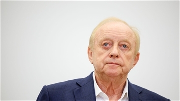 „Alfons Schuhbeck steht zu seiner Schuld“, ließen seine Anwälte über einen Sprecher mitteilen.