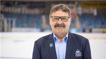 Mediaday in der Eisarena bei den Bremerhavener Fischtown Pinguins DEL-Saison 2019/20. Im Bild: Teammanager Alfred Prey.