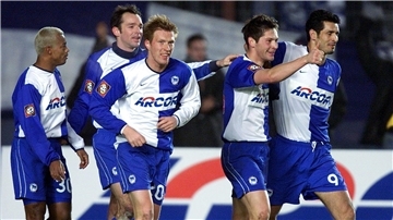 Ali Daei (r) spielte auch Hertha BSC in der Bundesliga.