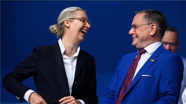AfD-Führungsduo bleibt - Weidel will „Hippie-Wahn“ beenden Alice Weidel und Tino Chrupalla bilden auch für die kommenden zwei Jahre die Doppelspitze der AfD.
