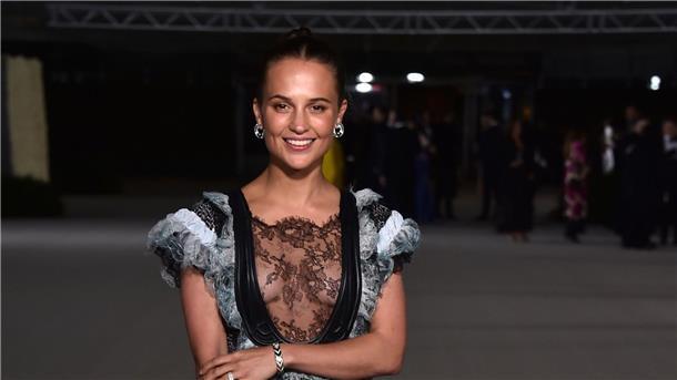 Julia Roberts im Academy Museum als „Ikone“ geehrt Alicia Vikander vor der Gala in Los Angeles.