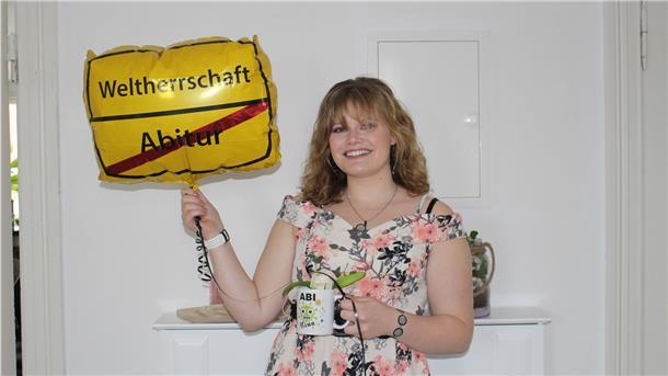 Alina Priesmeyer hat ihr Abitur bestanden. Damit geht sie auch in die Geschichte des Braker Gymnasiums ein – mit zwei Absolventen ist der Jahrgang 2020 der kleinste.