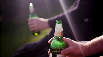 Alkohol sei in Deutschland nach wie vor „Volksdroge Nummer eins“.