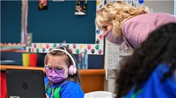 Alle Grundschüler in Bremerhaven müssen seit Montag wieder regelmäßig in die Schule. Zuvor konnten die Eltern entscheiden, ob ihre Kinder lieber zu Hause lernen sollten. Die Rückkehr zur Präsenzpflicht stößt auf geteiltes Echo.