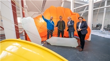 Bremerhaven-Stipendiat Tomas Kleiner, Kulturstadtrat Michael Frost, Vereinsvorsitzender Klaus Becké und Kulturamtsleiterin Dorothee Starke