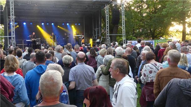 Alle zwei Jahre wird der Loxstedter Gertrudenpark zum Festival-Gelände: Am 8. Juni findet wieder das Open-Air-Festival „LoxRock“ statt.