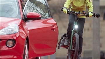 Alptraum Dooring-Unfall: Solche brenzligen Situationen haben schon viele Radfahrer erlebt. In Bremerhaven endete einer sogar tödlich.
