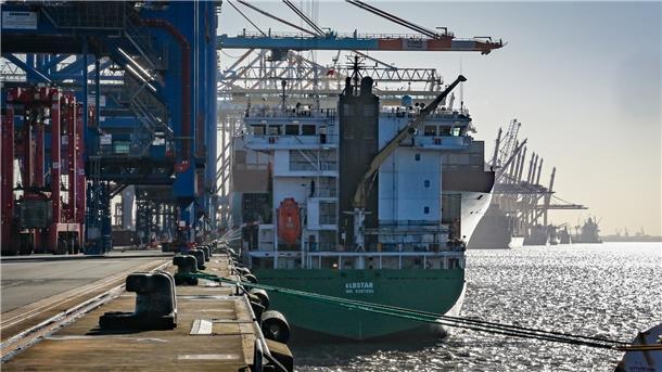 Als die Bundespolizei im Januar 2012 die Grenzkontrollen im Hafen von der Wasserschutzpolizei übernahm, gab es noch Vorbehalte gegenüber den neuen Beamten. Das hat sich inzwischen geändert.