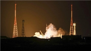 Als Ersatz für eine beschädigte Raumfähre ist eine unbemannte Sojus-Kapsel zur ISS gestartet.