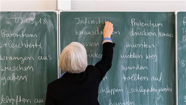 Als erstes Bundesland bereitet Bremen eine Arbeitszeiterfassung für Lehrkräfte vor. (Archivfoto)