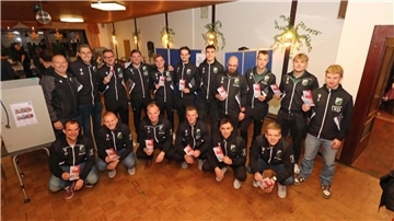 Gruppenbild der Fußballmannschaft des FC Hagen/Uthlede