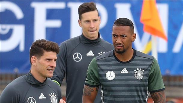 Als Mario Gomez (v. li.) , Julian Draxler und Jerome Boateng noch für Deutschland aufliefen, gelang der letzte K.-o-Sieg ohne Elfmeterschießen.