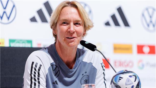 Als Spielerin hat Martina Voss-Tecklenburg 1991an der ersten Frauenfußball-Weltmeisterschaft teilgenommen.