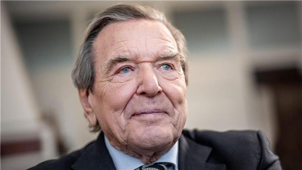 Schröder vor 80. Geburtstag: Bereue keine Entscheidung Als wichtigste Entscheidung seiner Amtszeit nannte Schröder unter anderem sein Nein zur Beteiligung am Irak-Krieg.