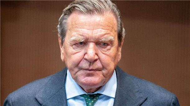Keine Einladung: Schröder darf nicht zum SPD-Parteitag Altkanzler Gerhard Schröder steht wegen seiner Russland-Nähe in der Kritik.