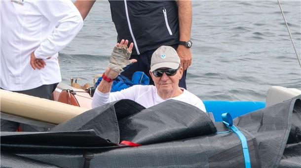 Altkönig Juan Carlos (m) macht Urlaub in Spanien.