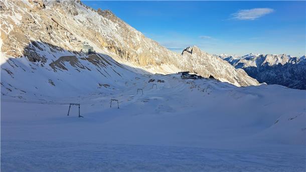 Skifahren zum Saisonstart an der Zugspitze teurer Am 1. Dezember will die Zugspitze in die Wintersaison starten.