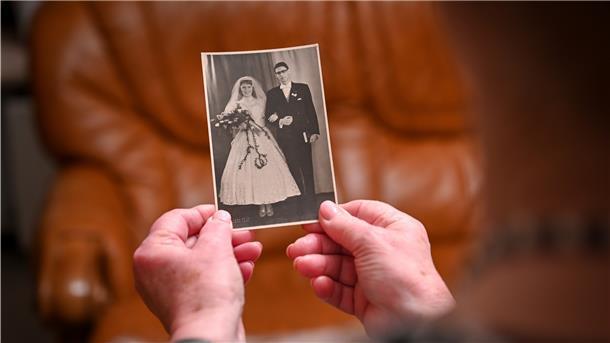 Liebe zwischen Selbstverwirklichung und Familienglück Am 10. Oktober 1959 heirateten Renate und Jörg Simon in der Großen Kirche in Bremerhaven.