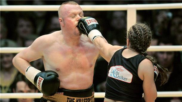 Am 14. September gibt‘s Dresche: Stefan Raab bittet Regina Halmich bei RTL zum Boxkampf.
